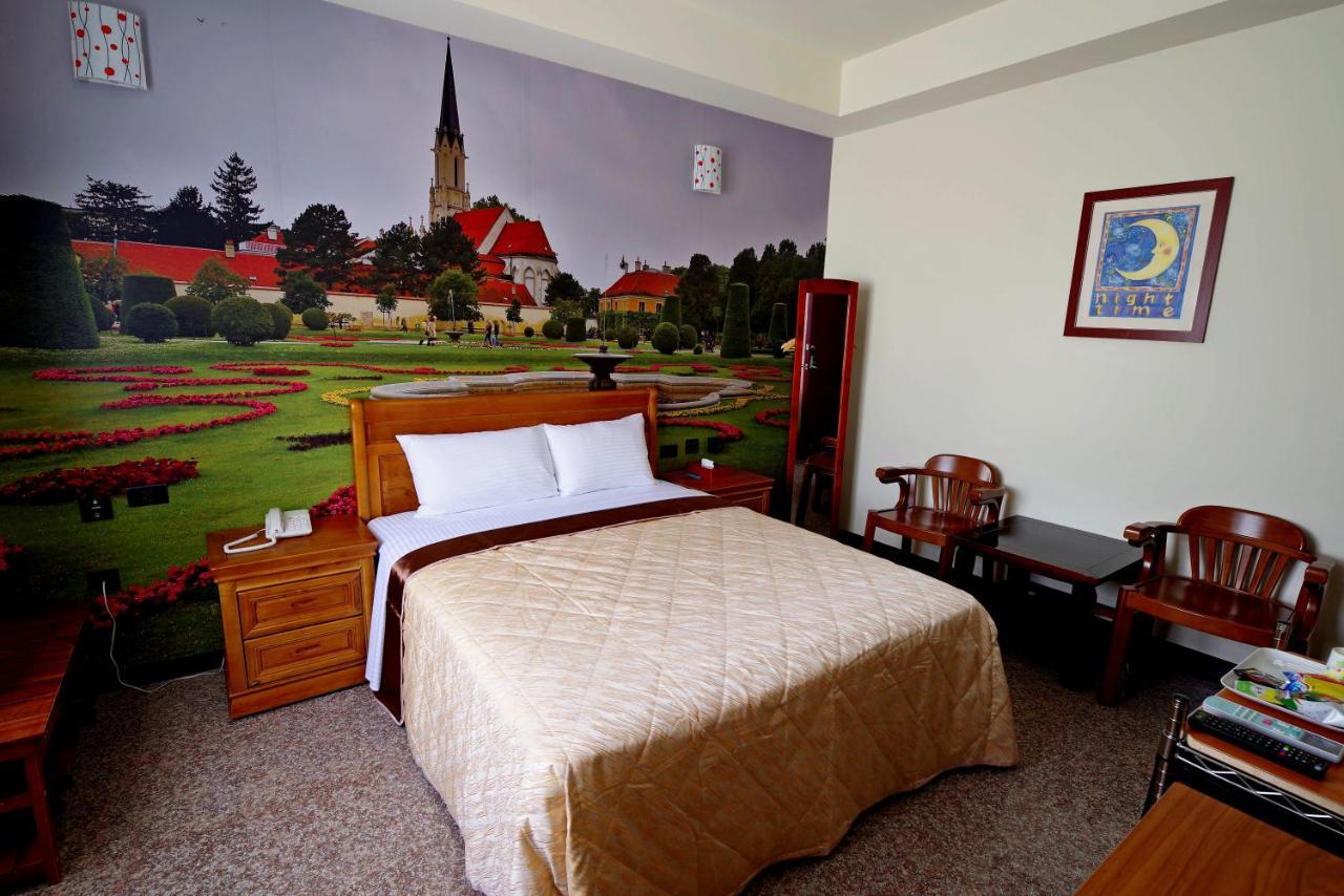 Hongfu Elegant Business Hotel Csungli Kültér fotó